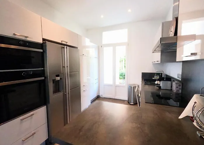 Superbe Maison 6 Ch, 4 Sdb, Terrasses Et Billard * كان