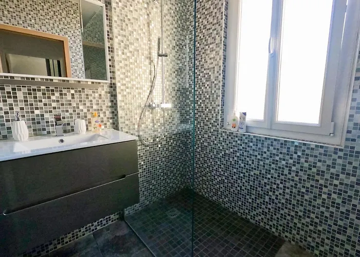 Superbe Maison 6 Ch, 4 Sdb, Terrasses Et Billard فيلة