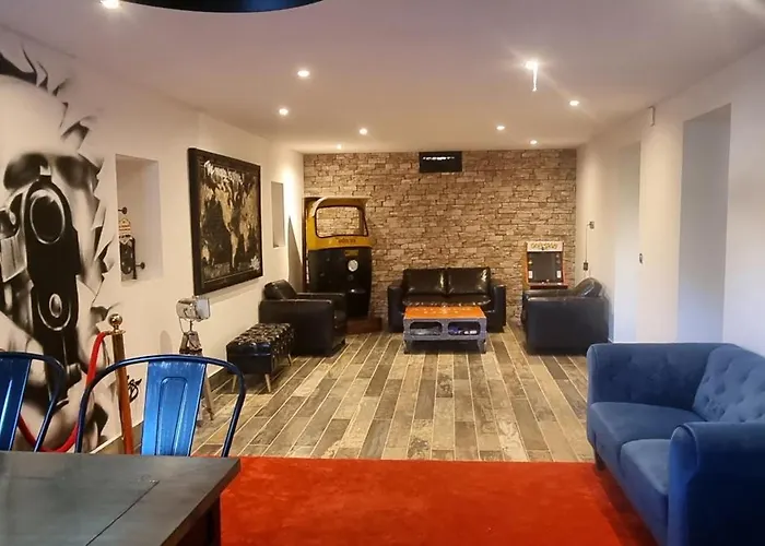 Superbe Maison 6 Ch, 4 Sdb, Terrasses Et Billard